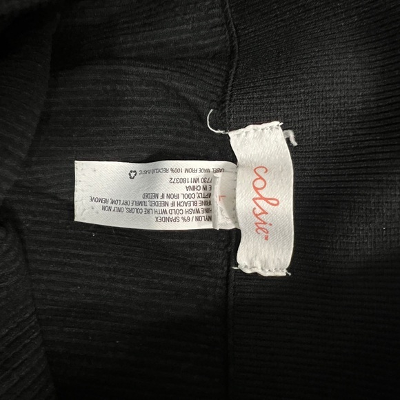 Shorts - Picture 3 of 3